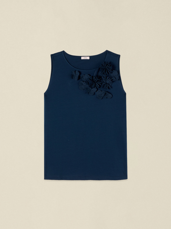 Cotton top with floral appliqu&eacute;s