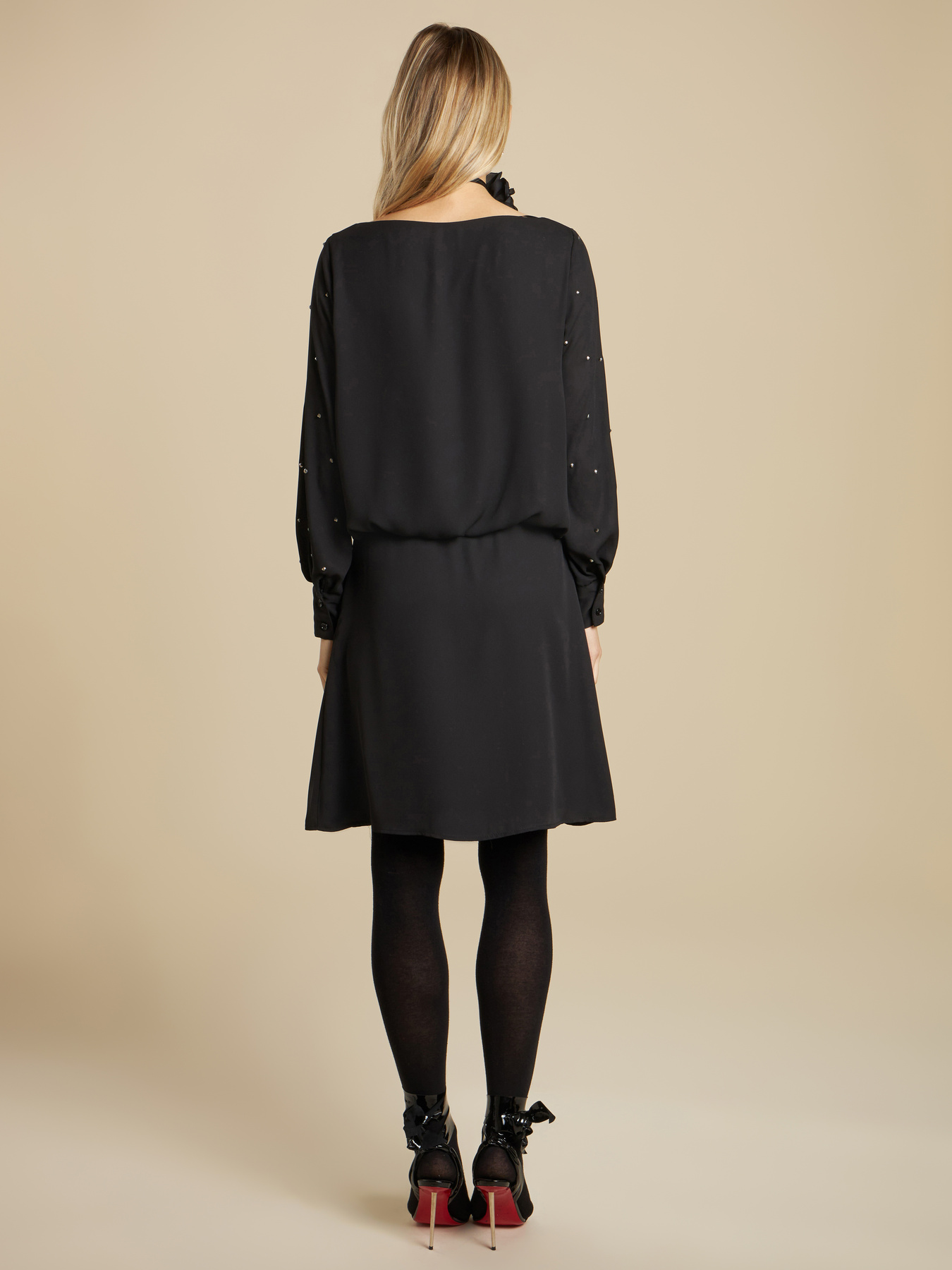 Vestido con pedrer&iacute;a all over image number 2