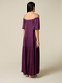 Langes schulterfreies Kleid aus Satin image number 1