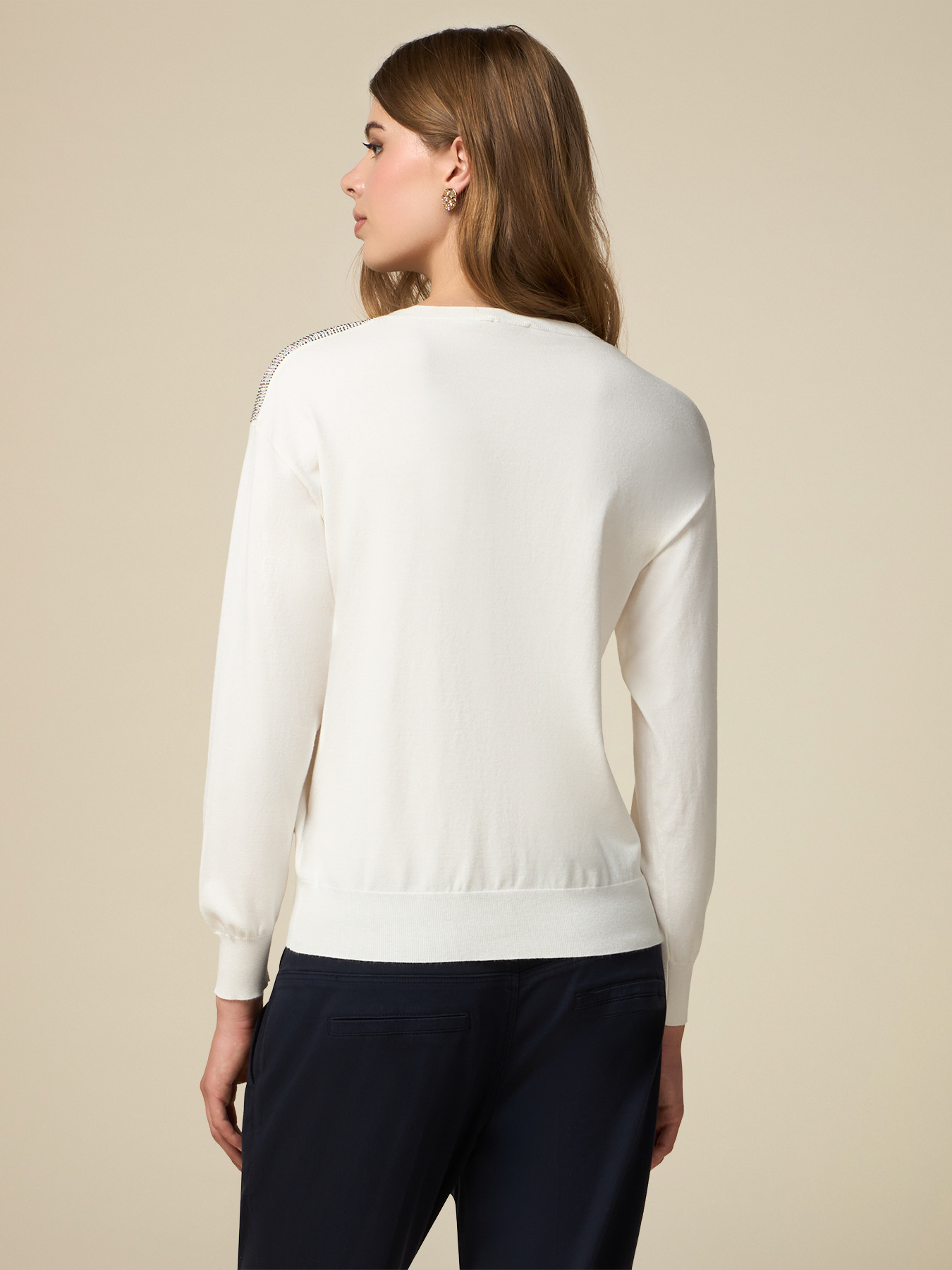 Pullover mit Schmuck-Detail image number 1