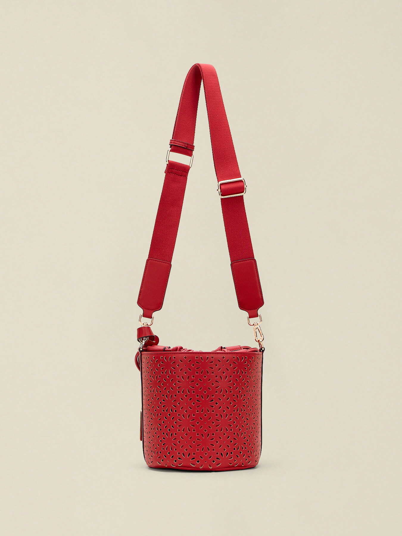 Petit sac seau ajour&eacute; image number 2