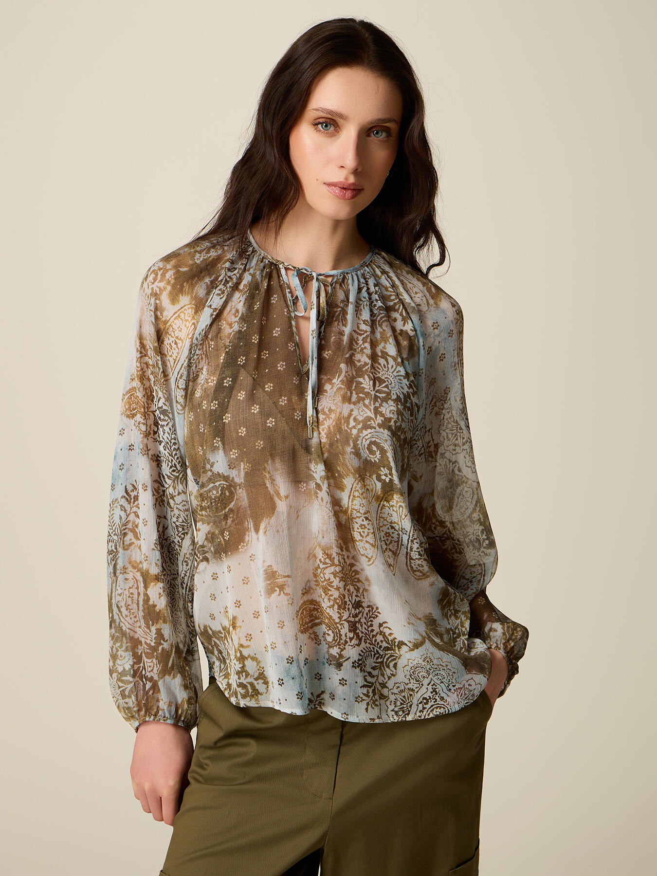 Blusa estampada con mangas largas image number 0