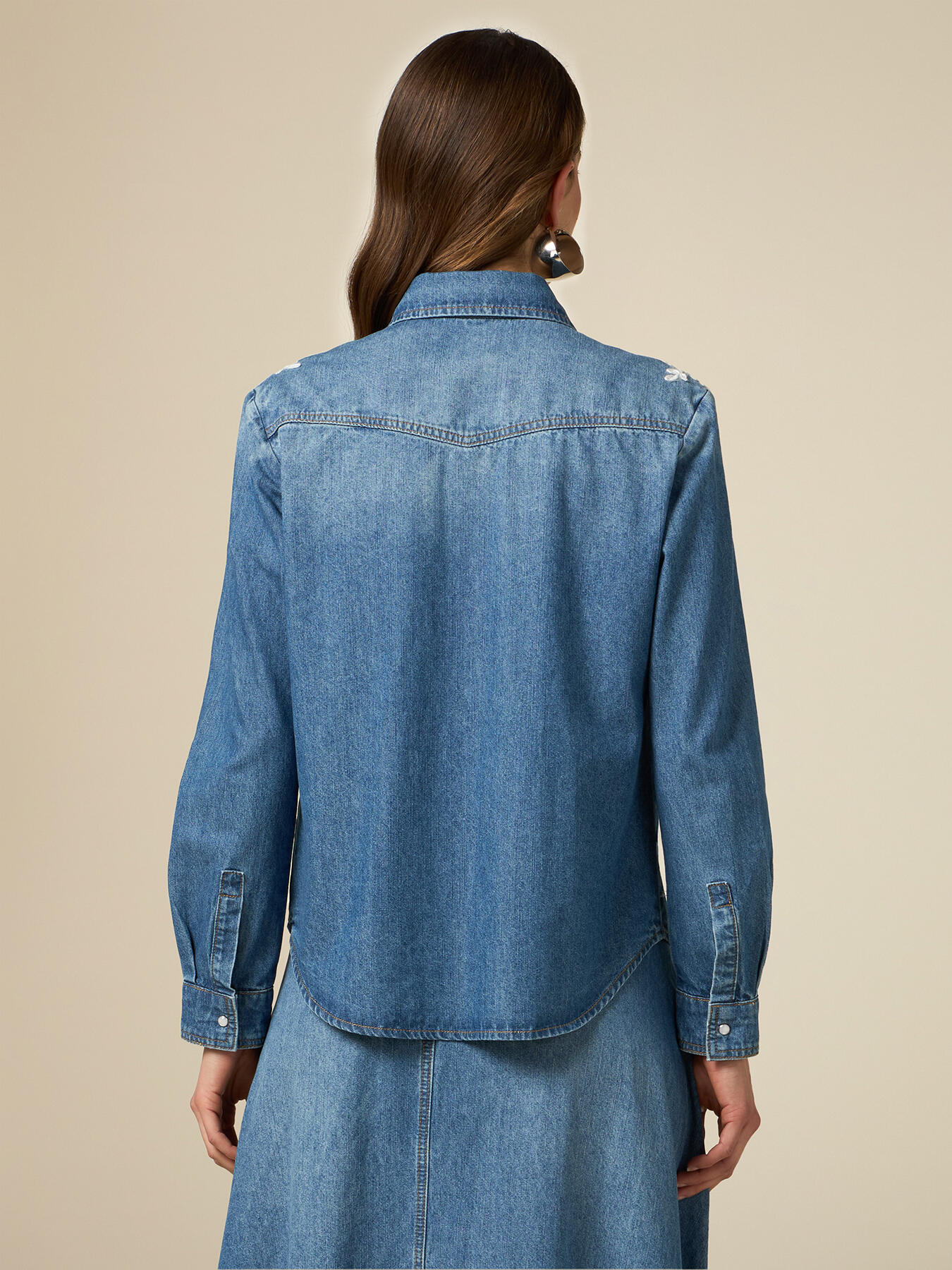 Camisa de tela vaquera con bordados image number 1