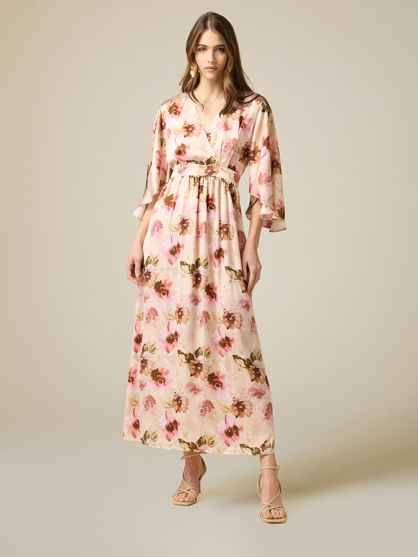 Langes Kleid aus Satin mit Blumenmuster image number 0