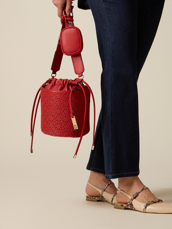 Petit sac seau ajour&eacute;