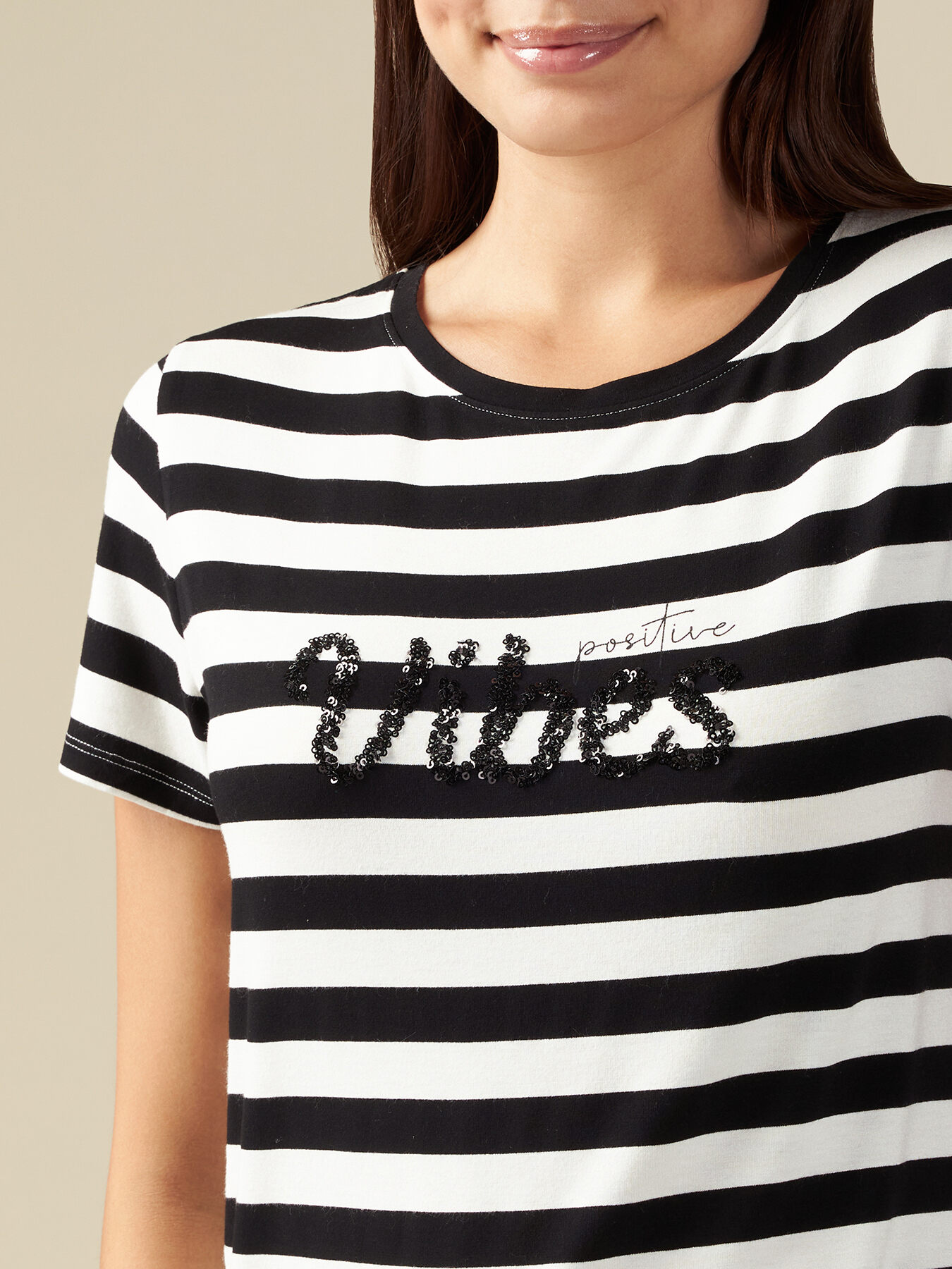 Camiseta de rayas con bordado de lentejuelas image number 2