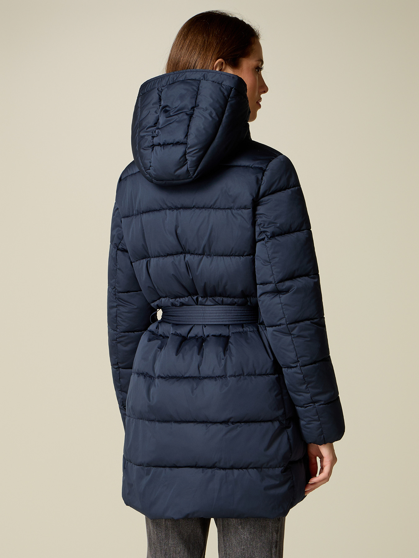 Mid-length puffer jacket with belt and hood image number 1