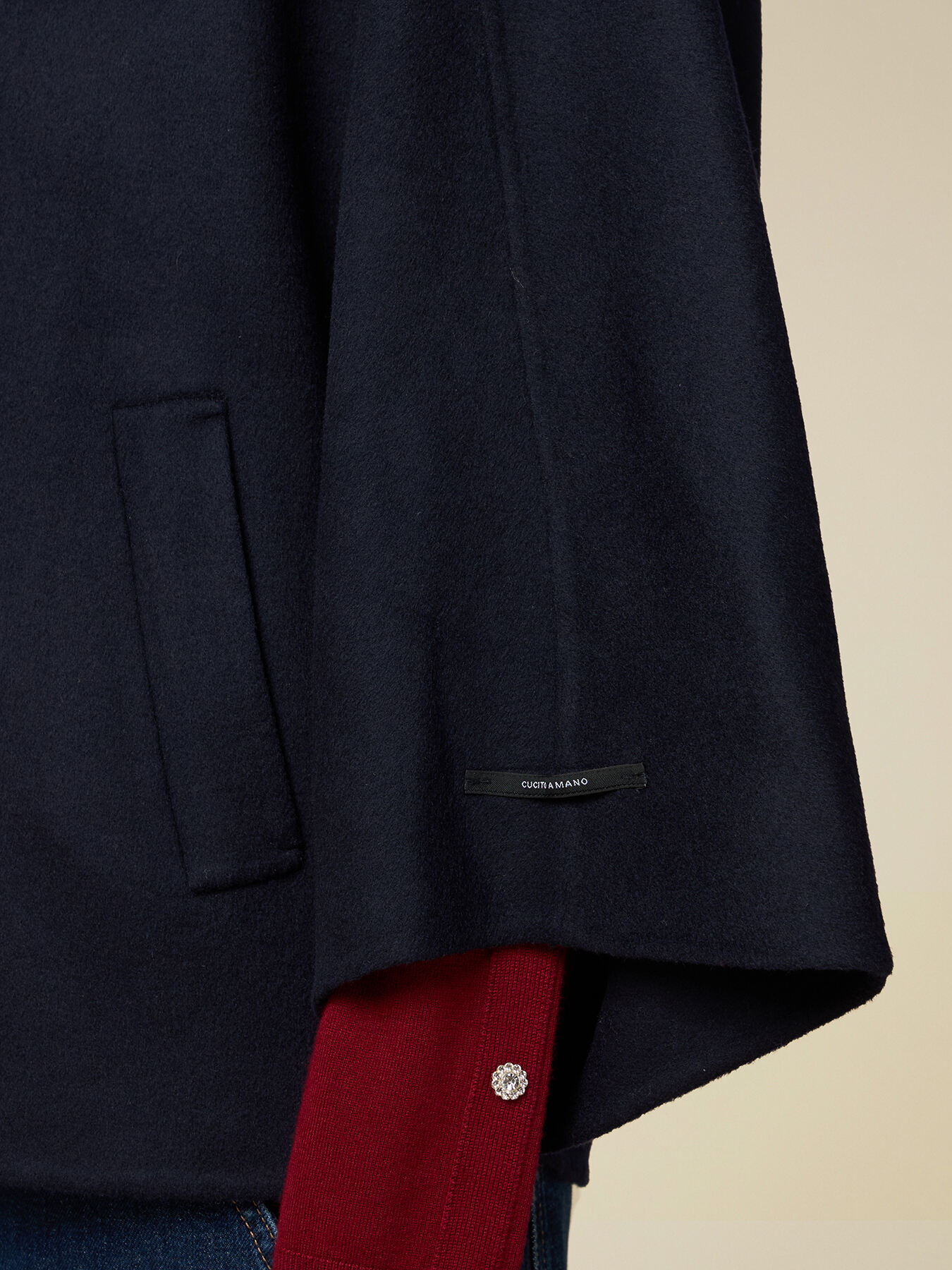 Cape en drap &agrave; capuche image number 2