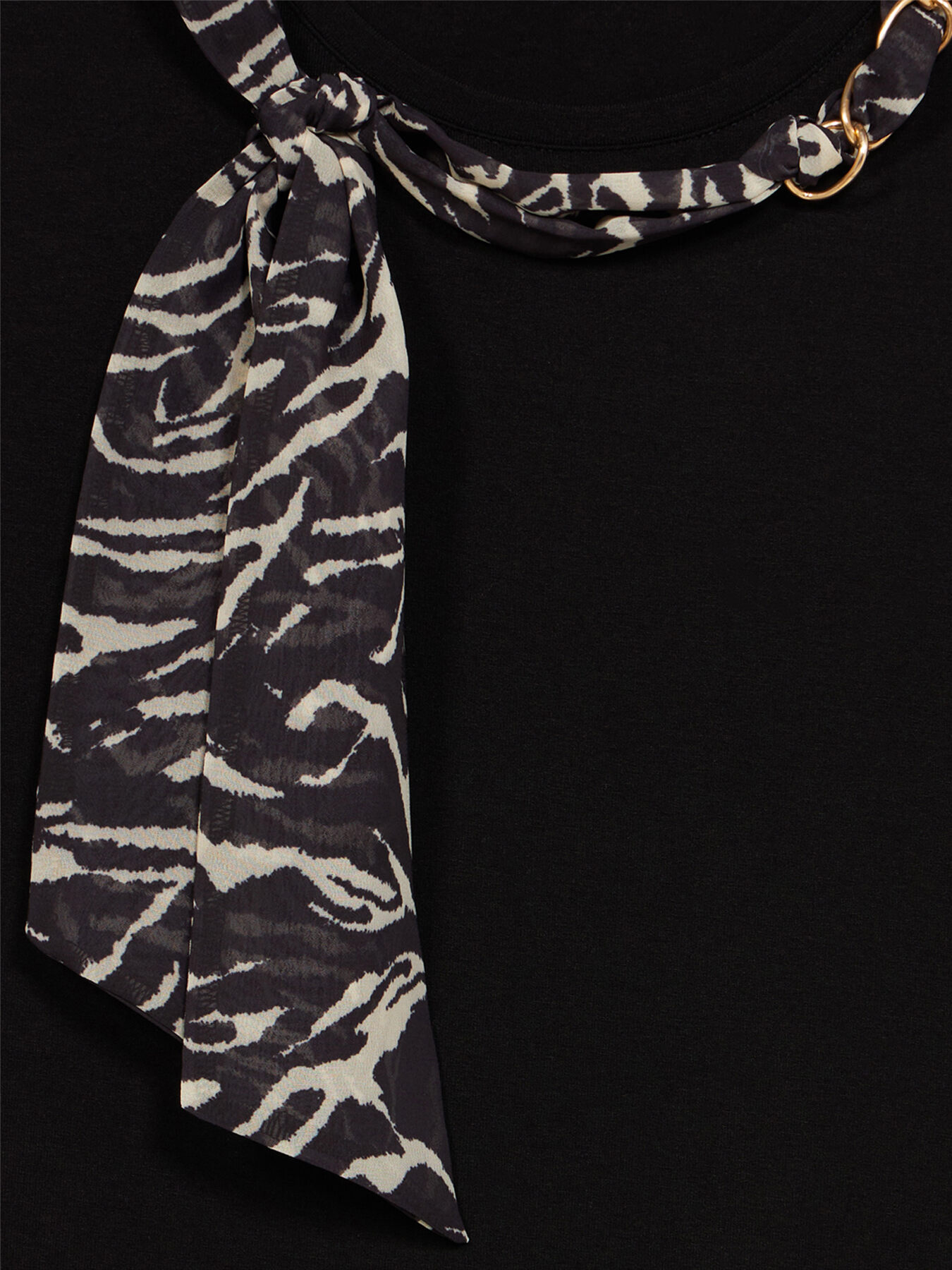 T-Shirt mit Halstuch image number 4