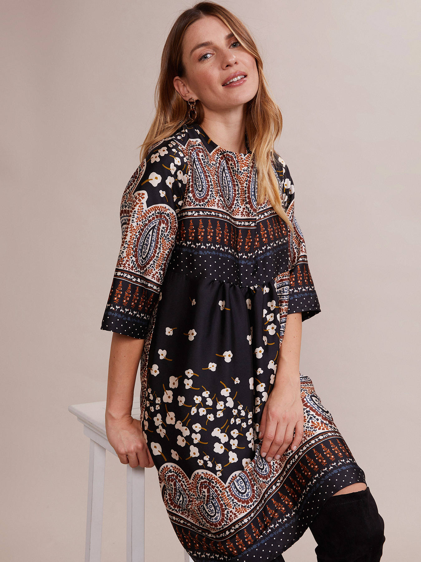 Midi-Kleid im Halstuch-Muster image number 0