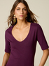 V-neck T-shirt with slim sleeves image number 2
