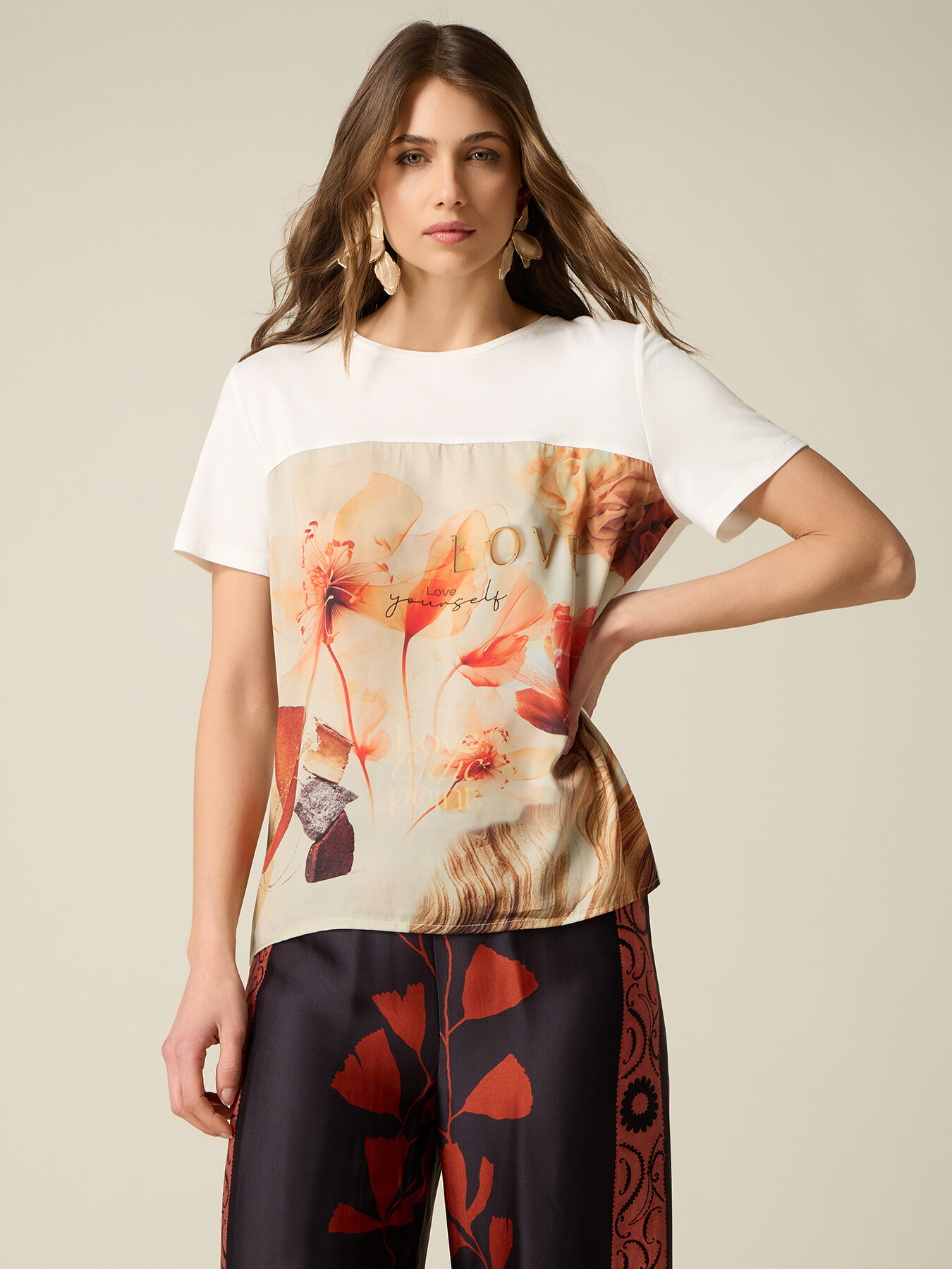 T-shirt con inserto in raso stampato image number 0