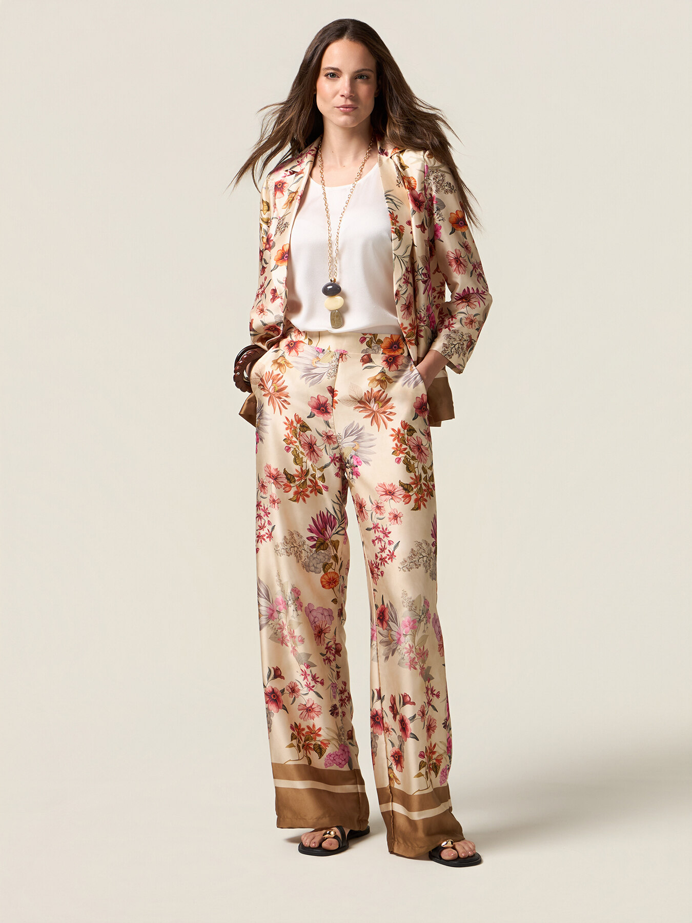 Chaqueta de sat&eacute;n estampada image number 3