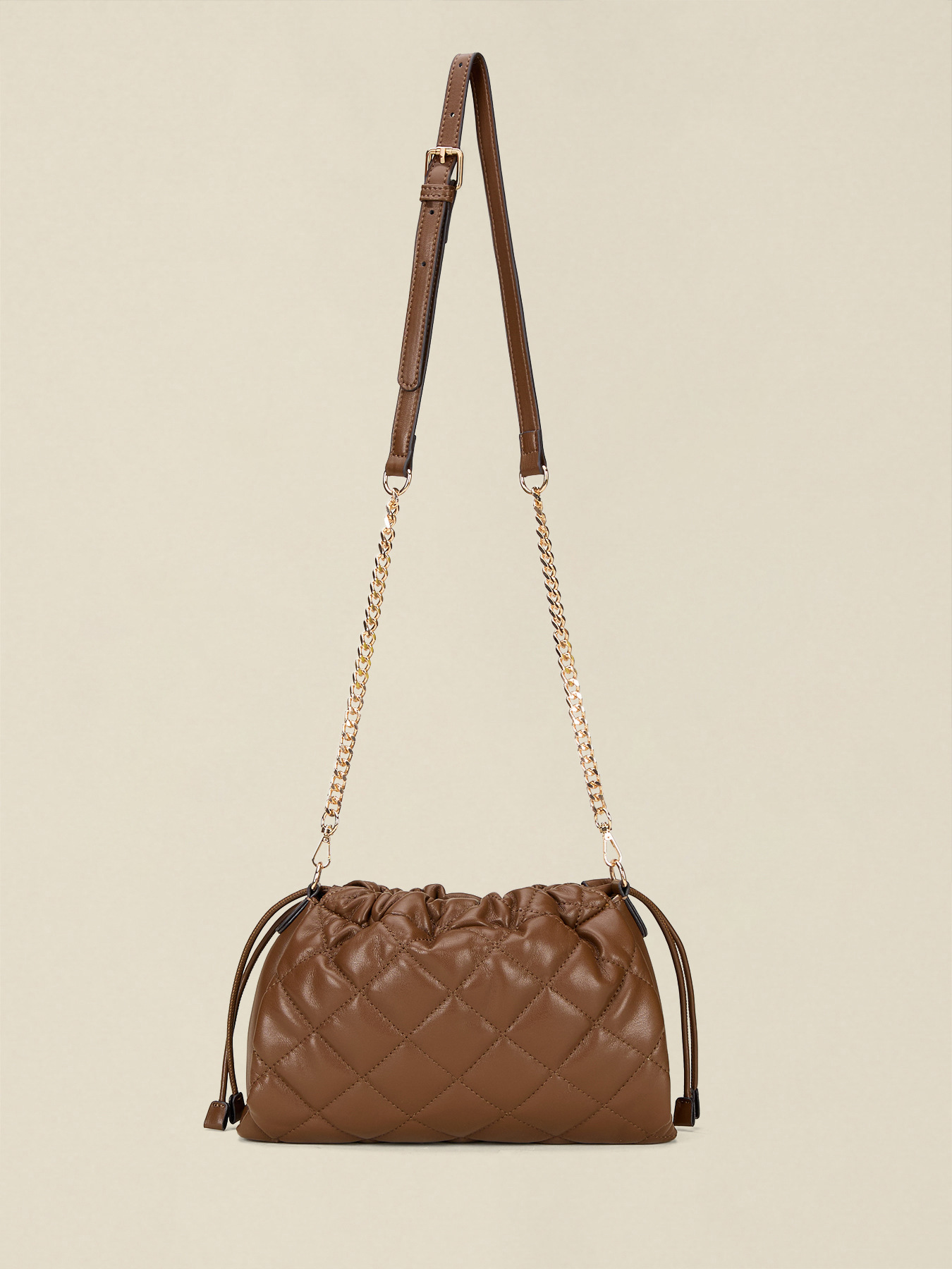 Gesteppte Tasche mit Kordelzug und Charm image number 2
