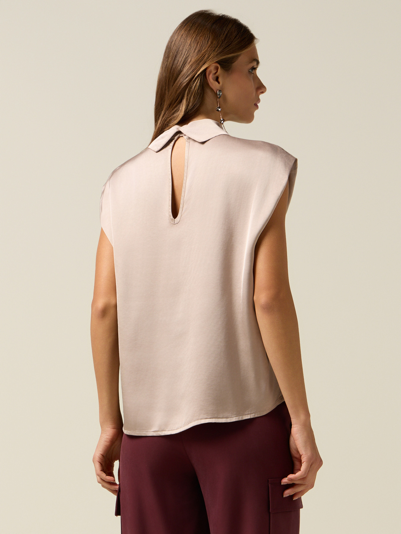 Blusa in raso con collo drappeggiato image number 1