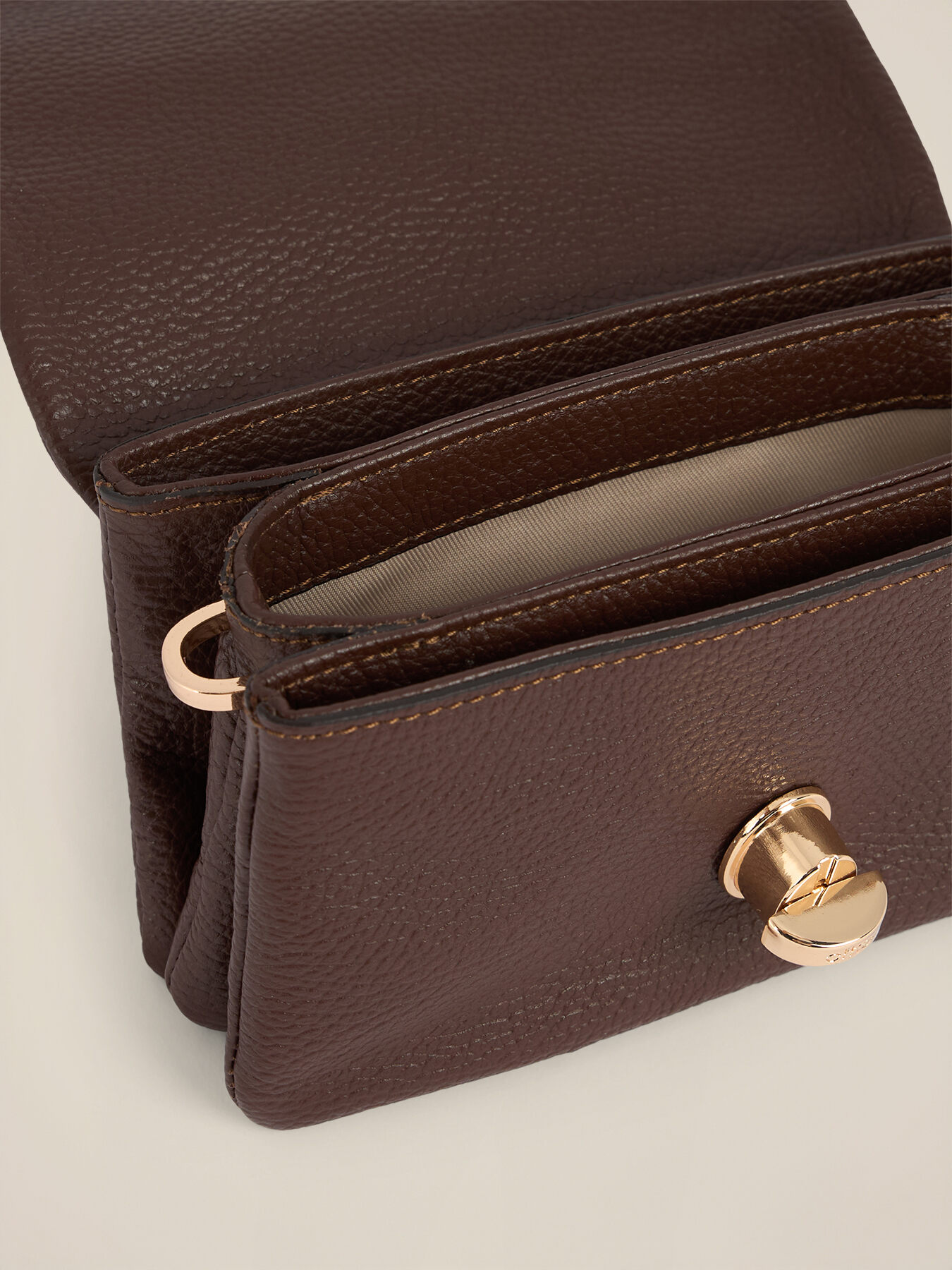 Petit sac &agrave; bandouli&egrave;re en cuir v&eacute;ritable image number 4