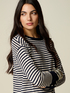 Gestreifter Pullover aus Cashmere-Mix mit Juwelenkn&ouml;pfen image number 2