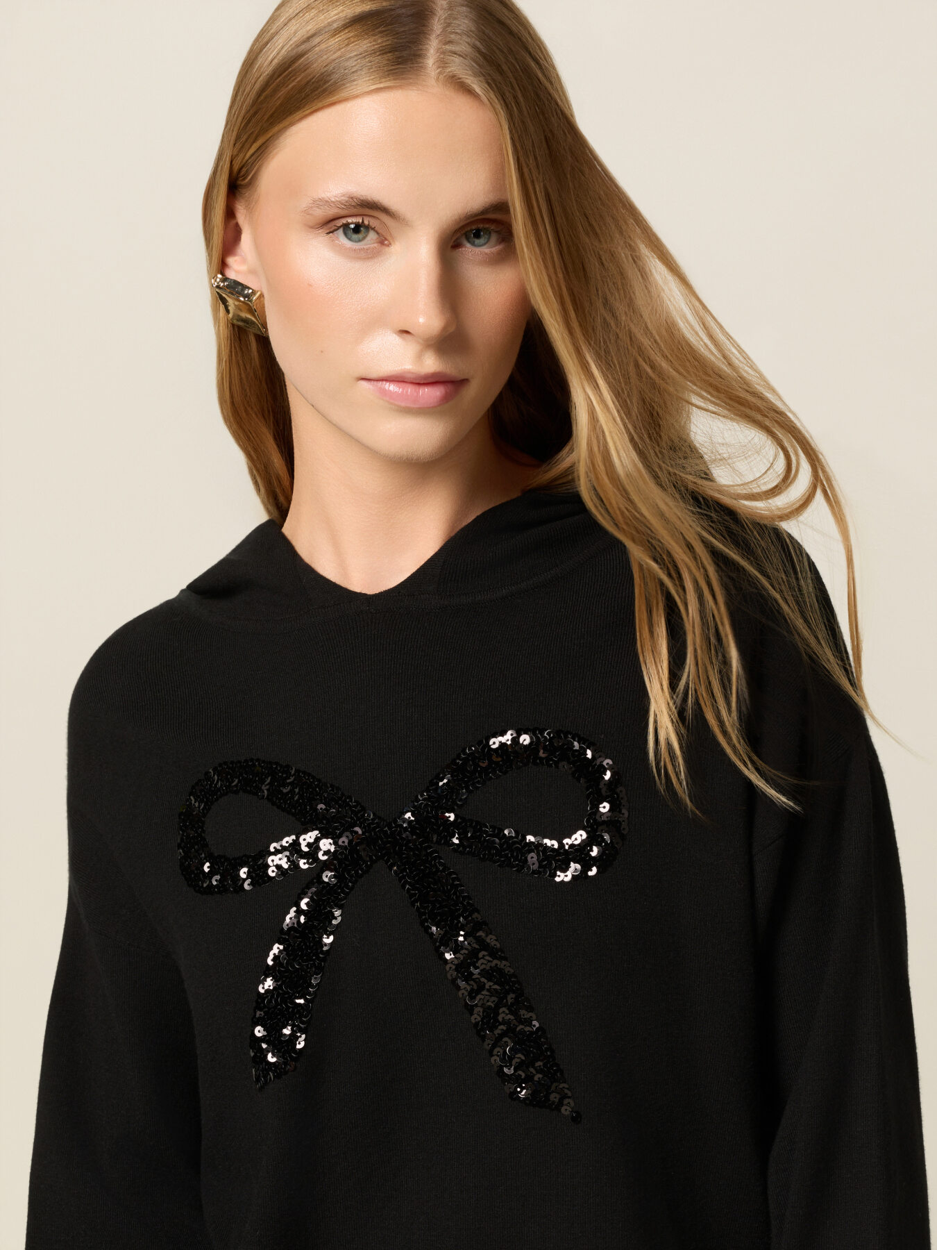 Sweat &agrave; capuche et paillettes image number 2