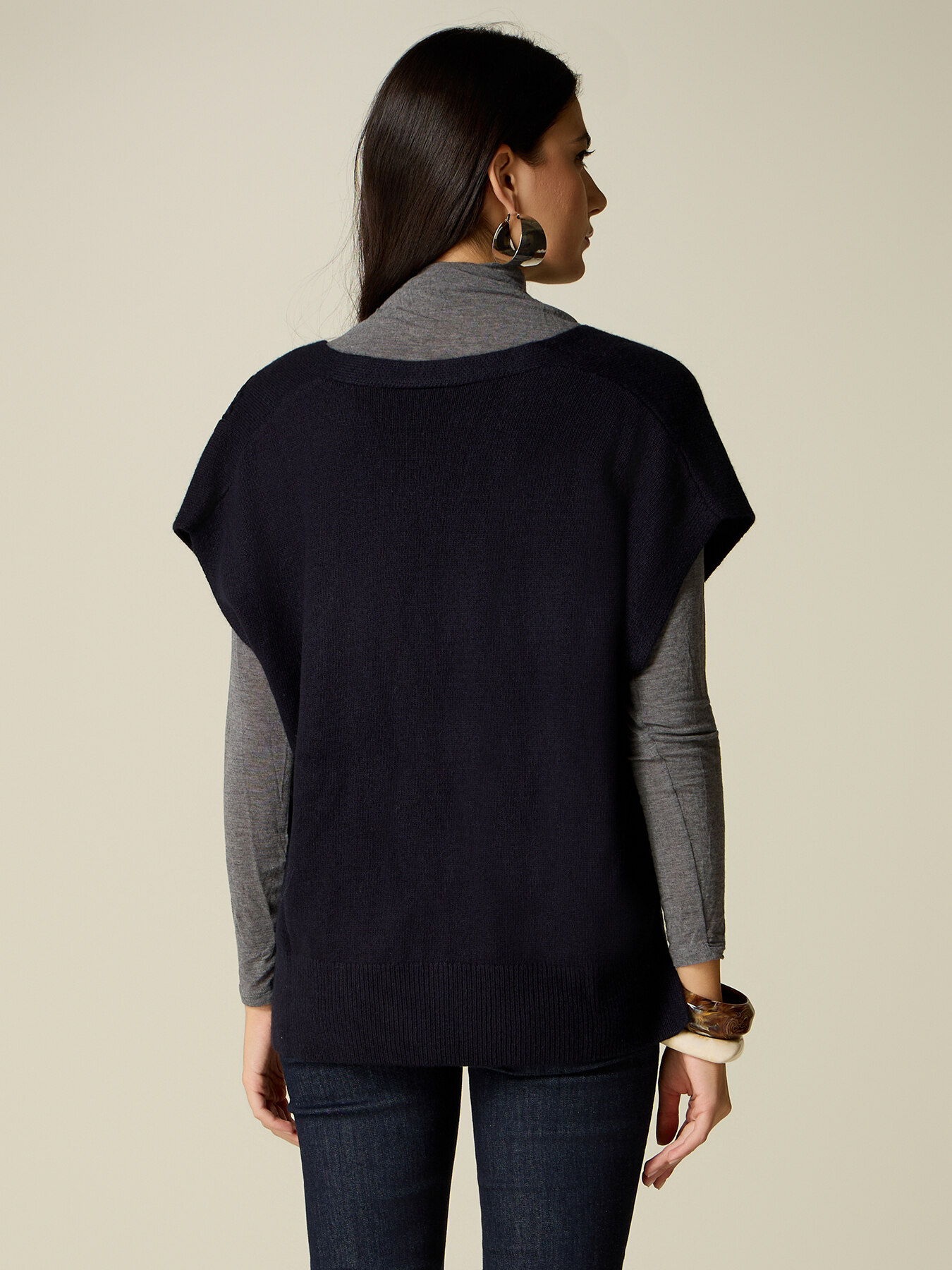 Short-sleeve cardigan with embroidery image number 1