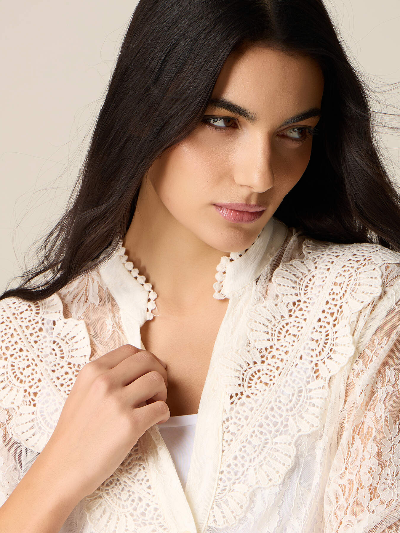 Chemise en tulle brod&eacute; transparent image number 2