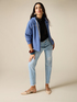 Jeans mit Rissen und Nieten image number 0
