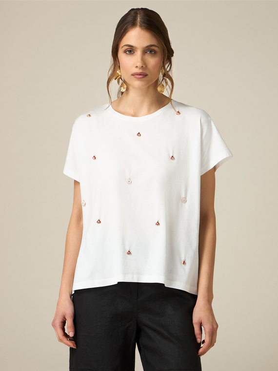Boxy T-shirt with charms