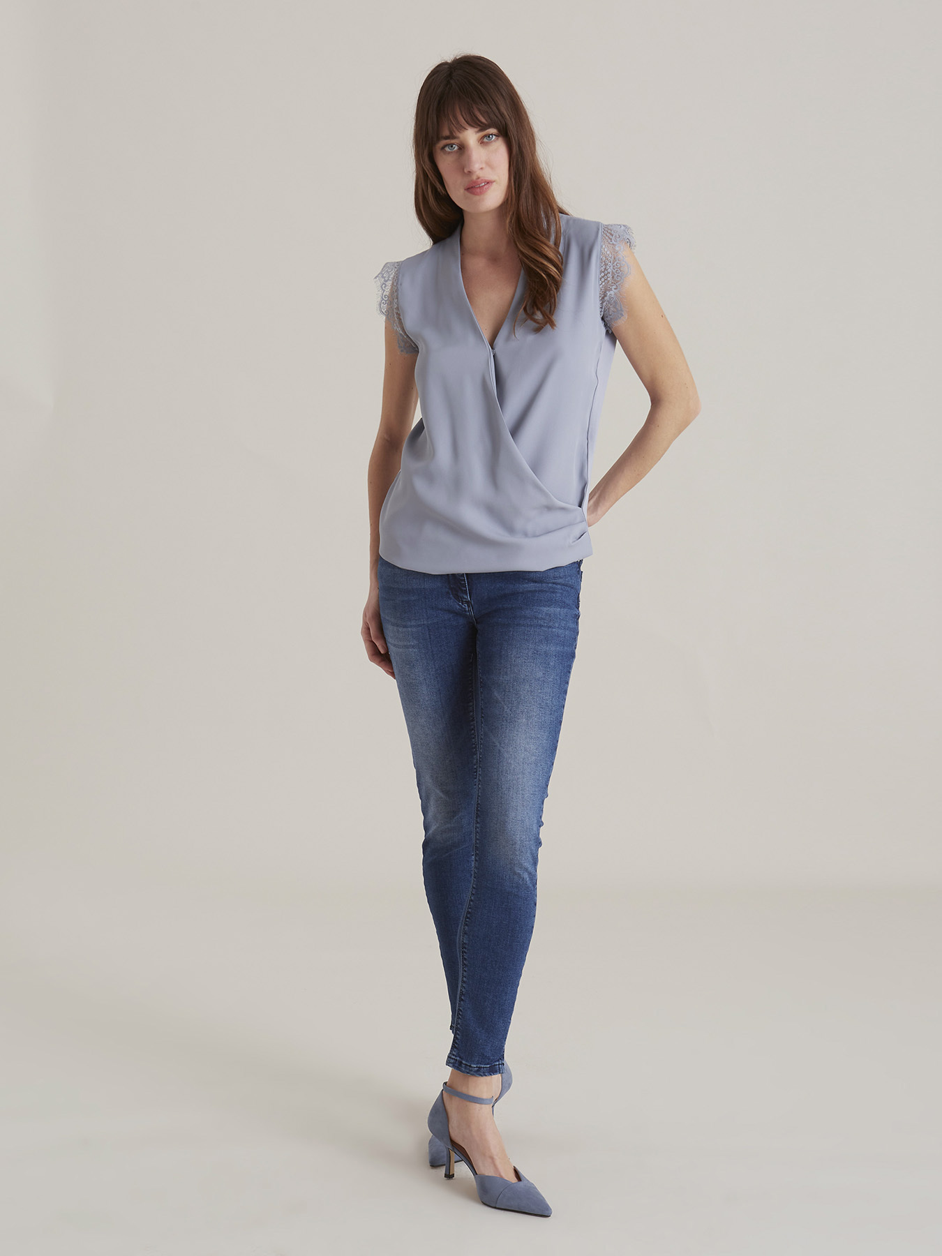 Spitzentop aus zwei verschiedenen Materialien image number 0