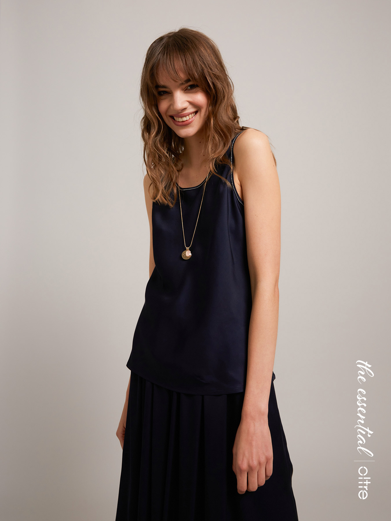 Top in raso con catenella image number 0