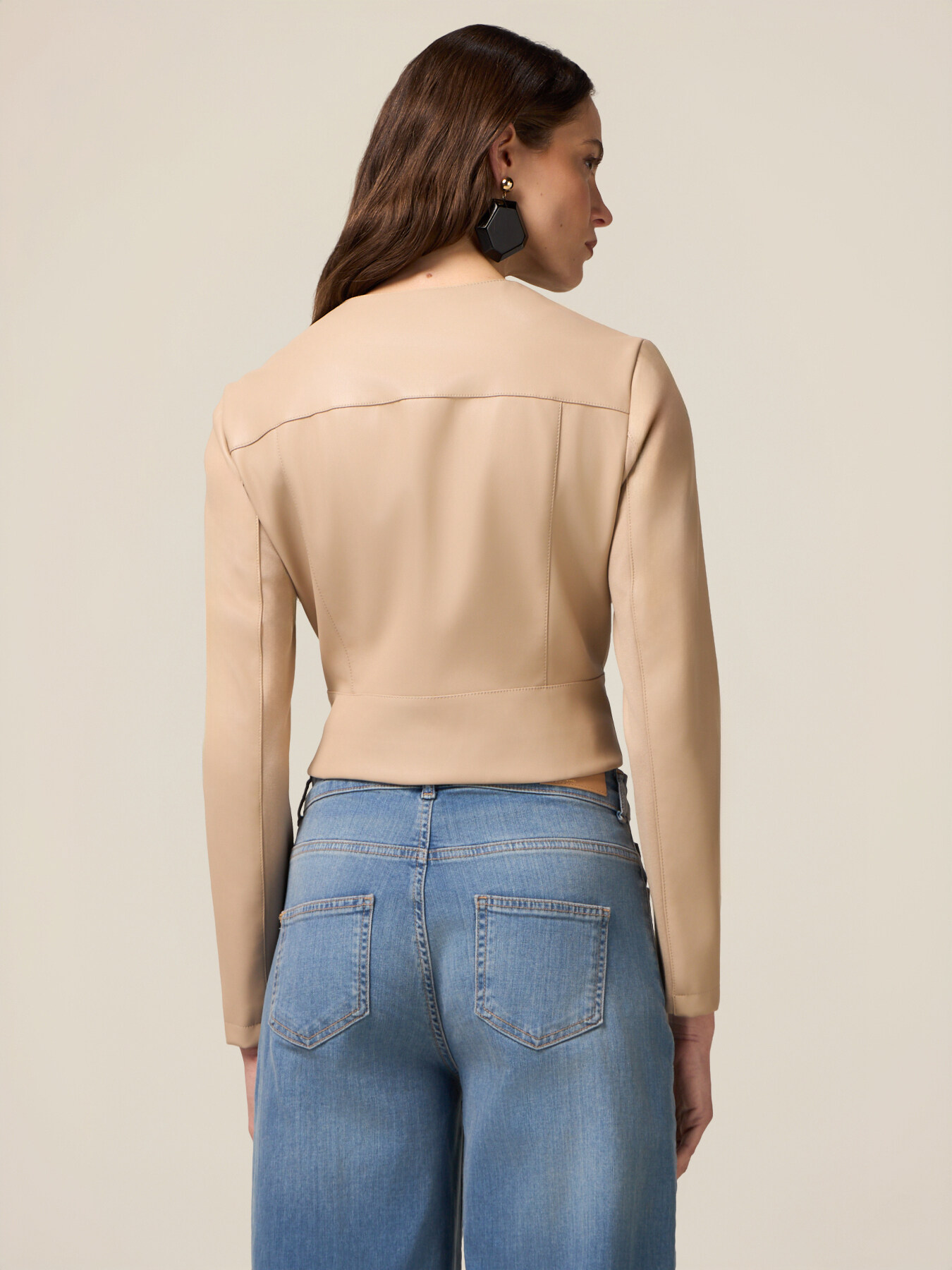 Kurze Jacke mit Rundhalsausschnitt image number 1
