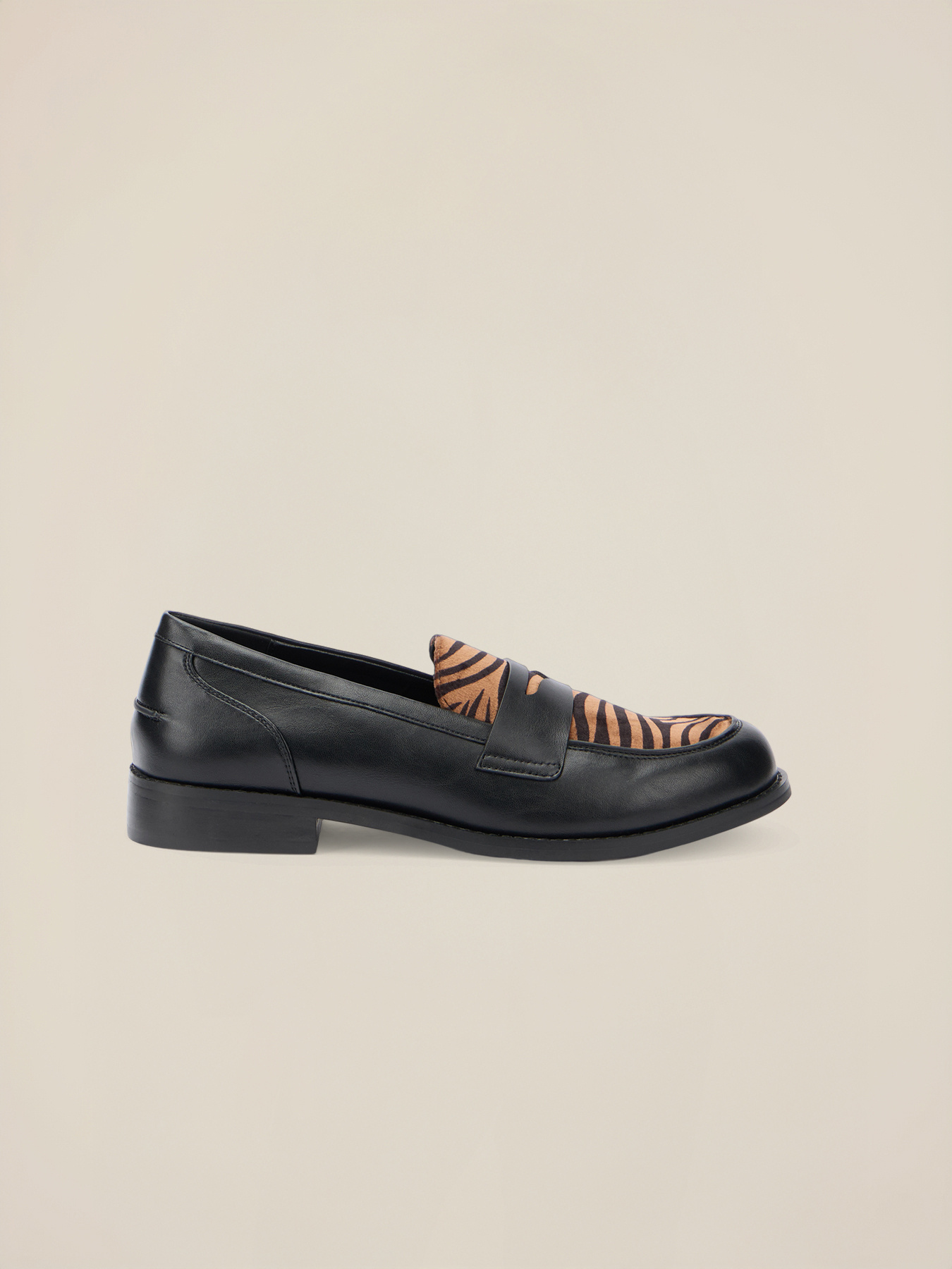 Mocasines con detalle animal print image number 2