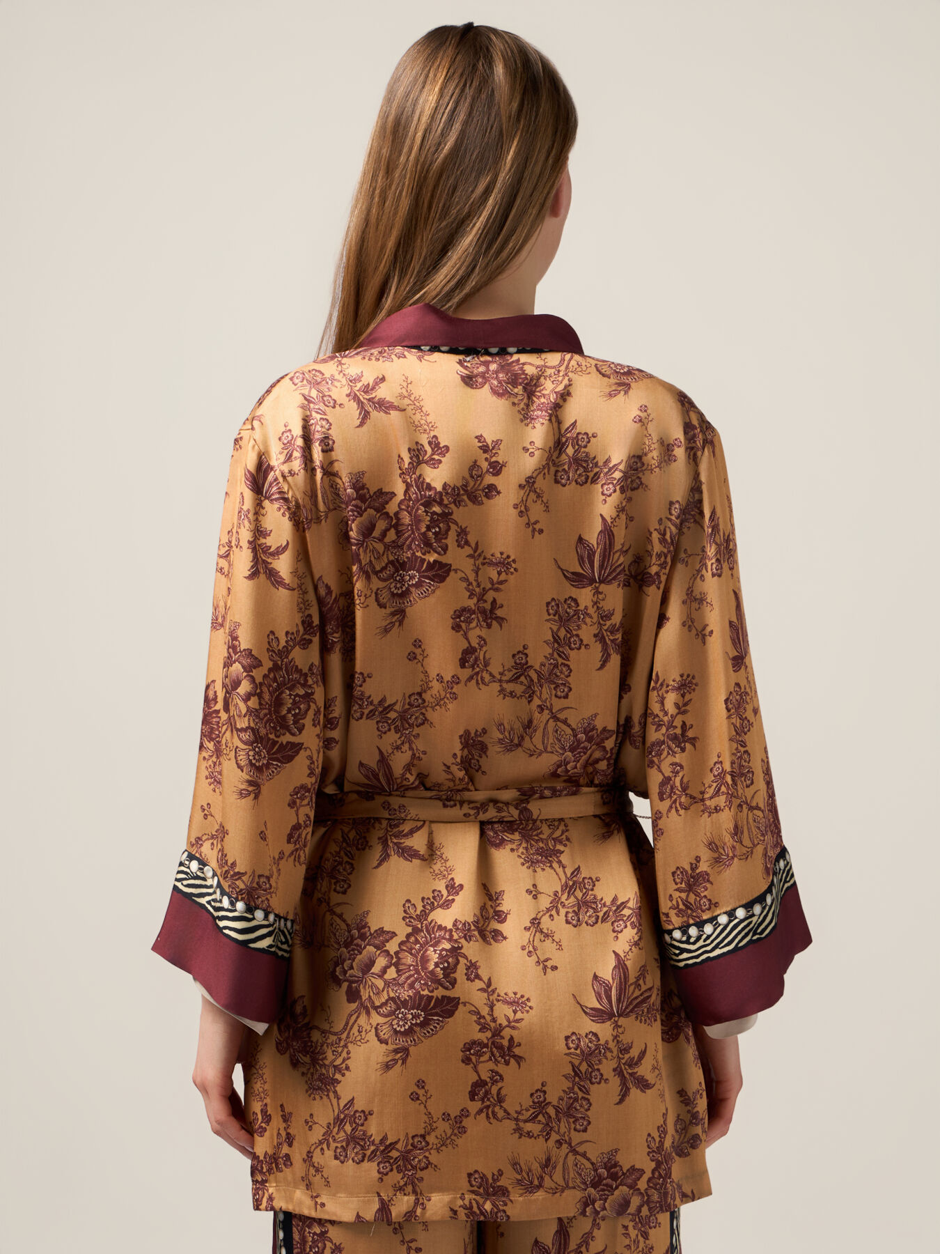 Kimono aus Viskose-Satin image number 1