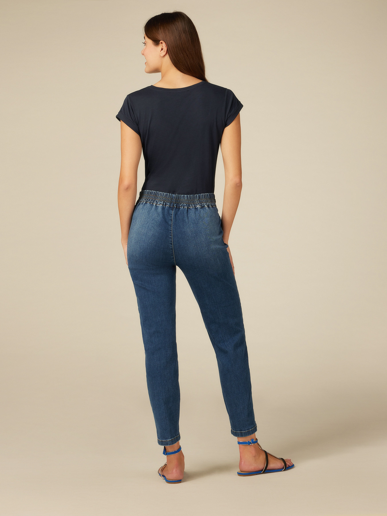 Jeans jogging con dettaglio di bottoni image number 1