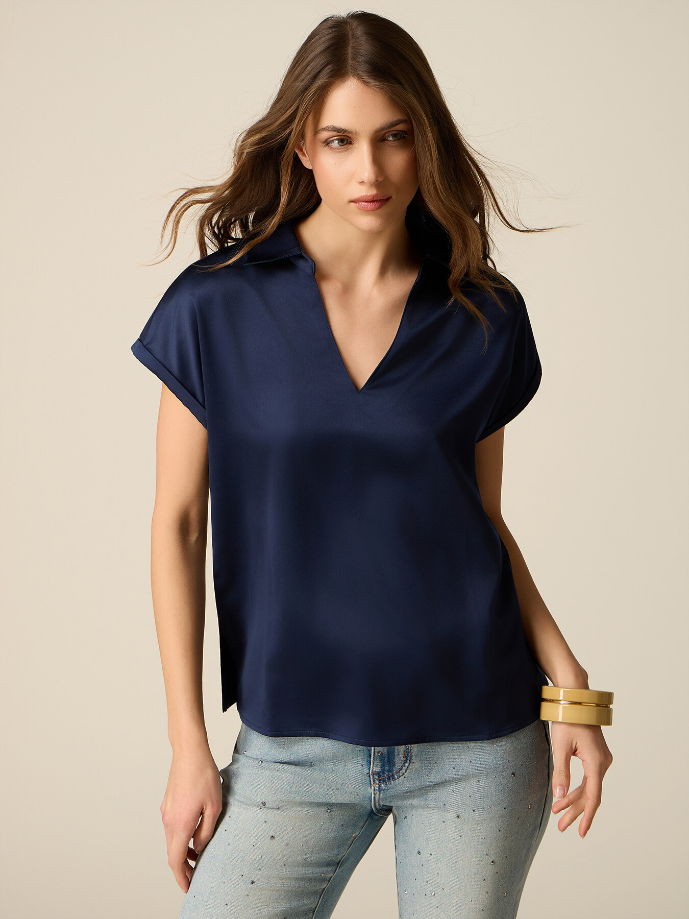 Two-material V-neck T-shirt image number 0