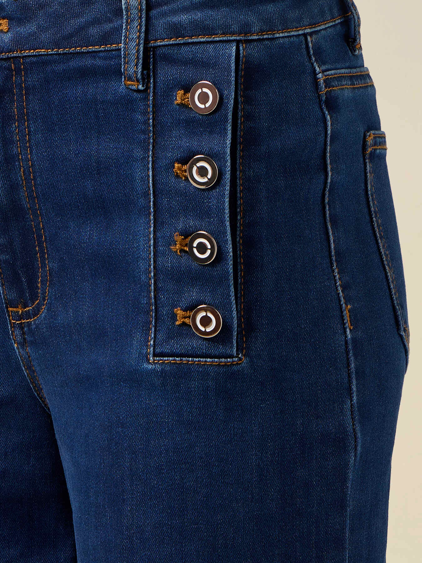 Wide-leg jeans with decorative buttons image number 2