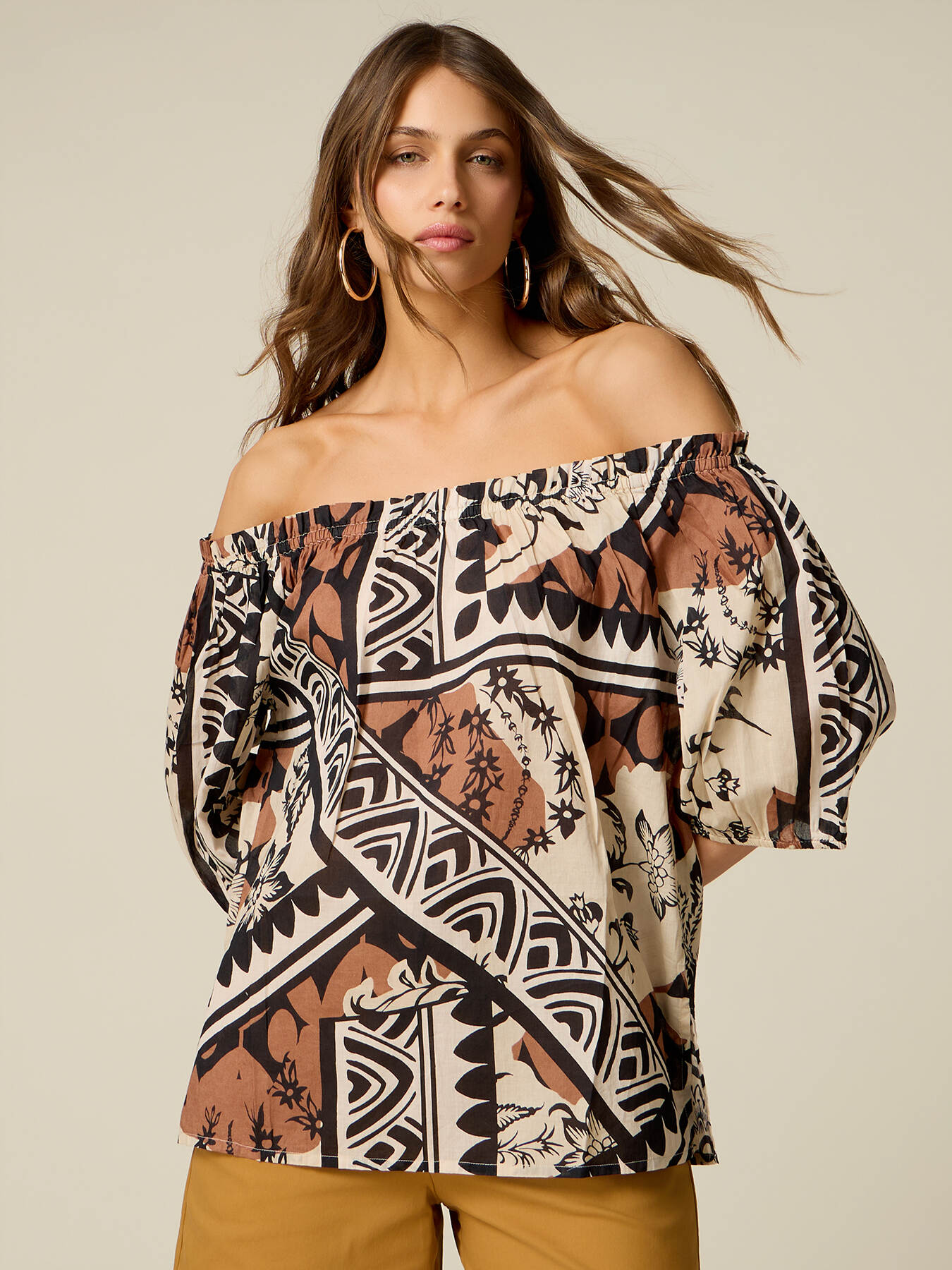 Blusa off-shoulders de muselina estampada image number 0