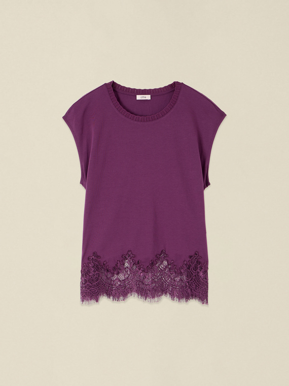 T-shirt with lace insert