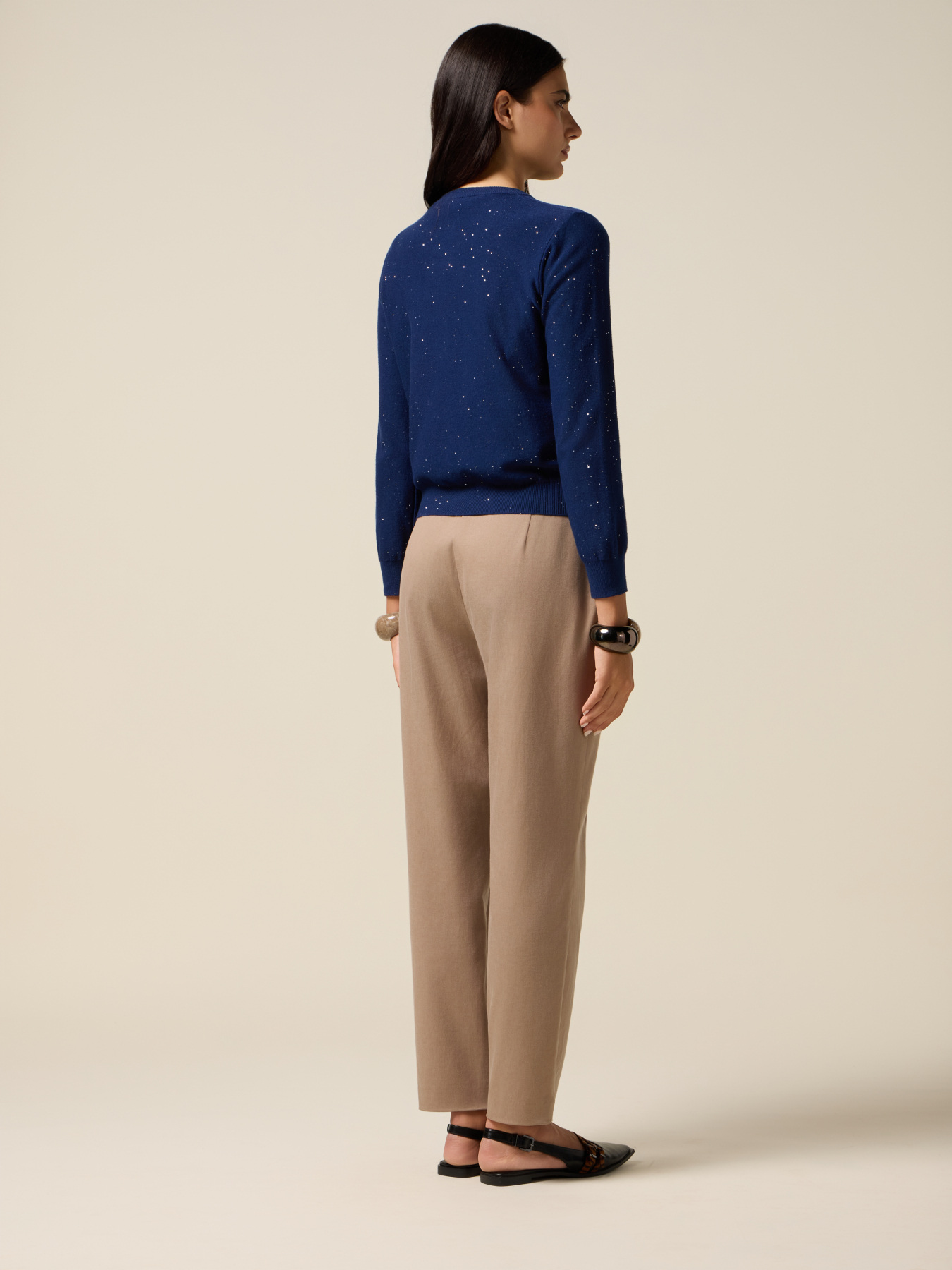 Kurze Strickjacke mit Pailletten image number 1