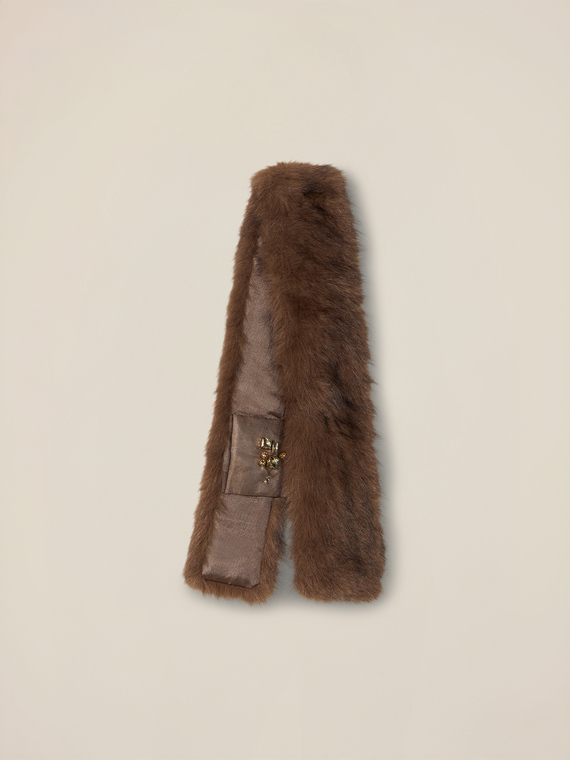 Plush fabric collar