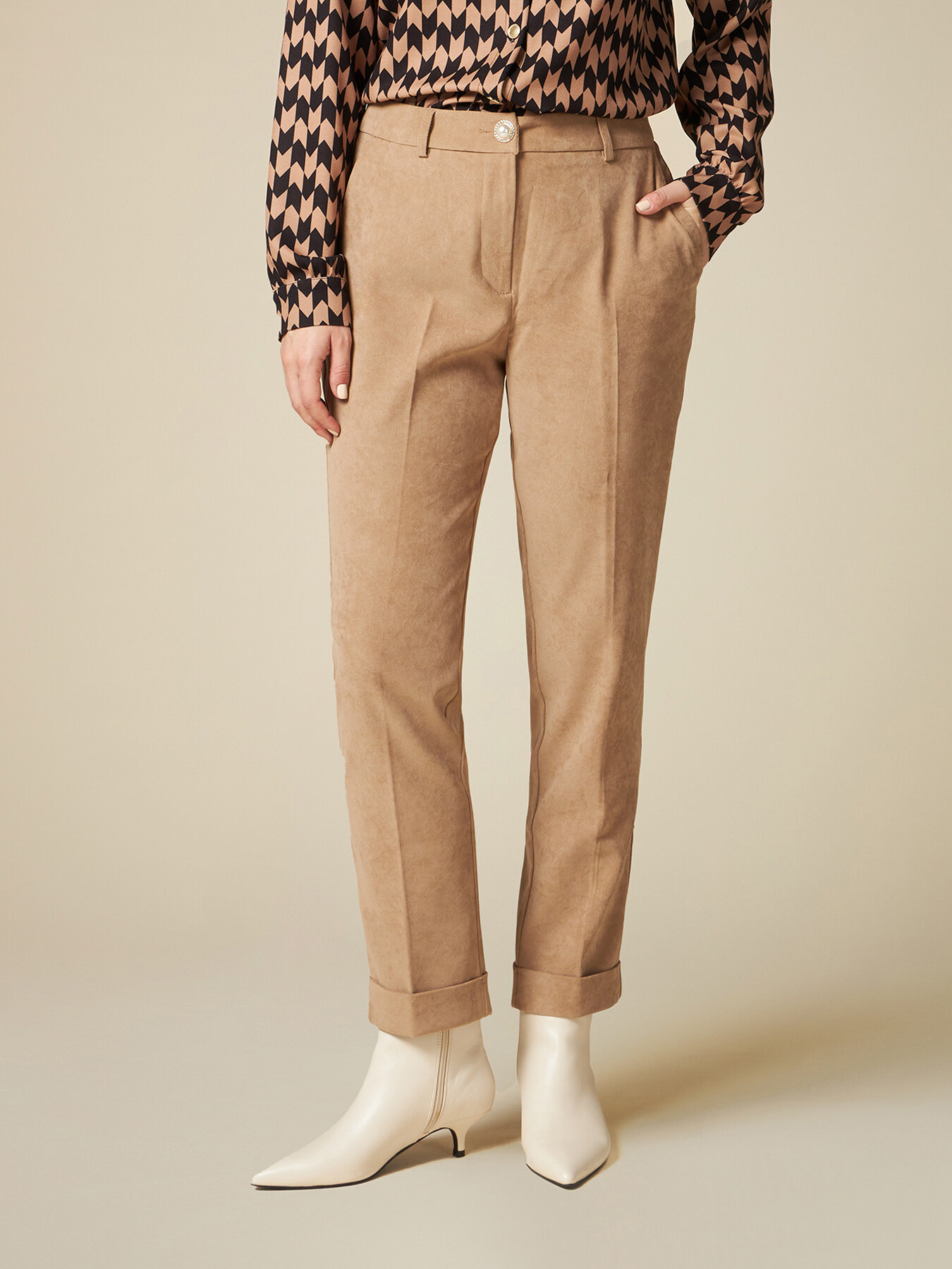 Pantal&oacute;n pitillo de terciopelo image number 3