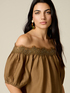 Blusa off shoulders con pizzo image number 2