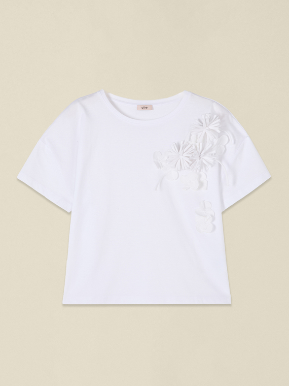 T-shirt with floral appliqu&eacute;s