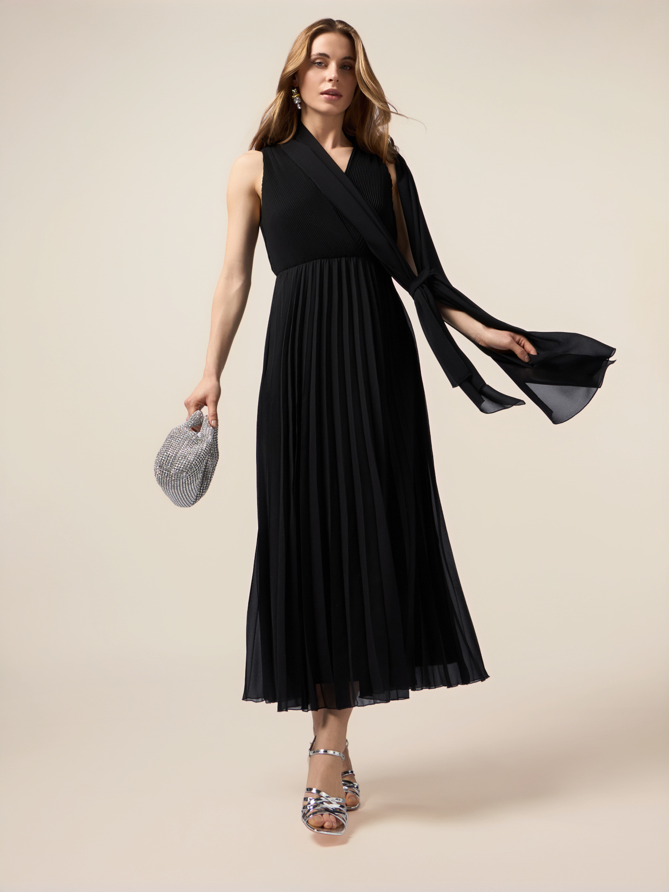 Long pleated dress with ruffle image number 3