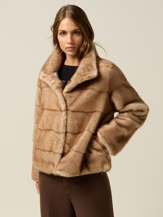 Chaqueta corta efecto peluche