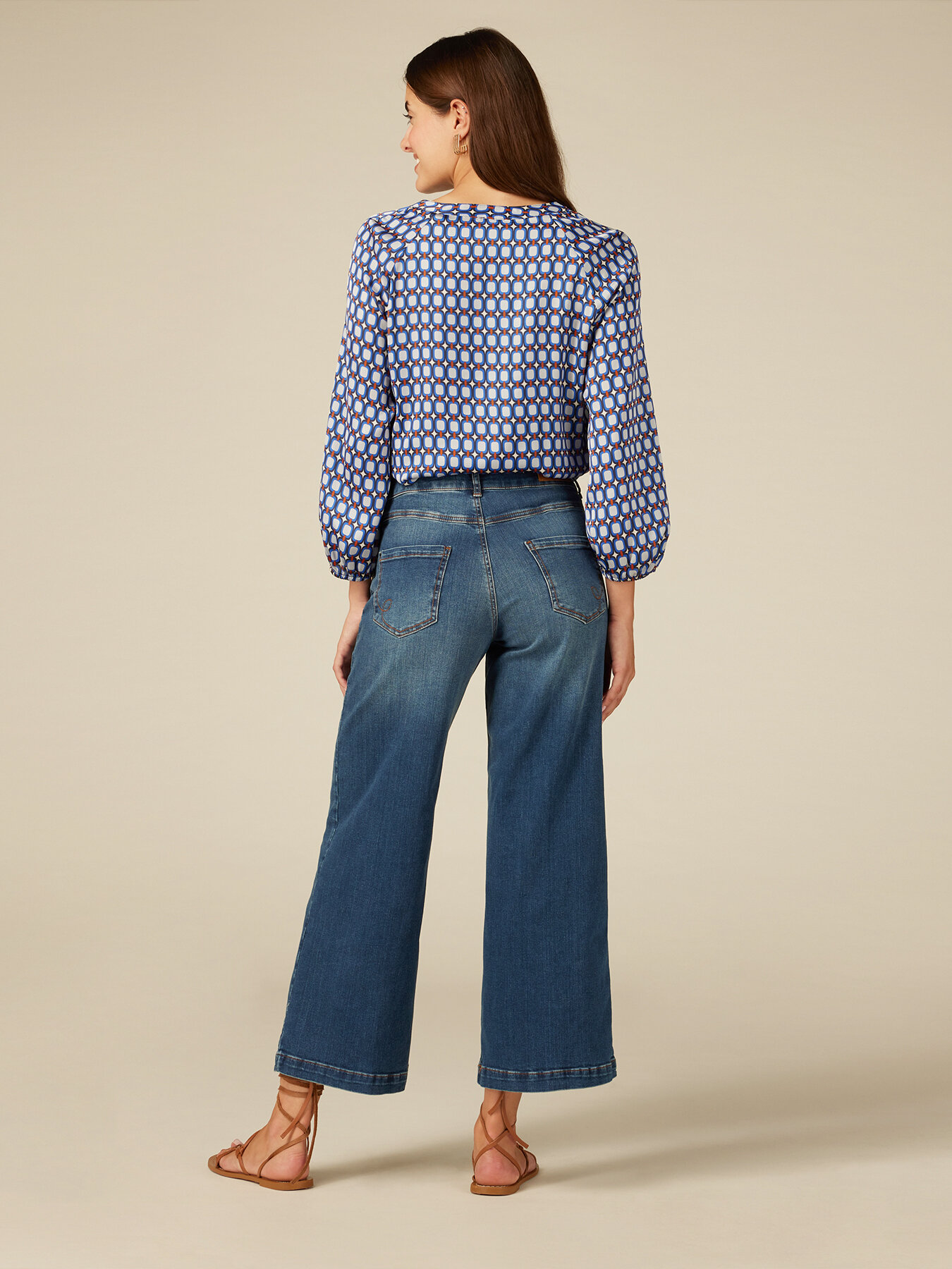 Jeans cropped con dettaglio di bottoni image number 1