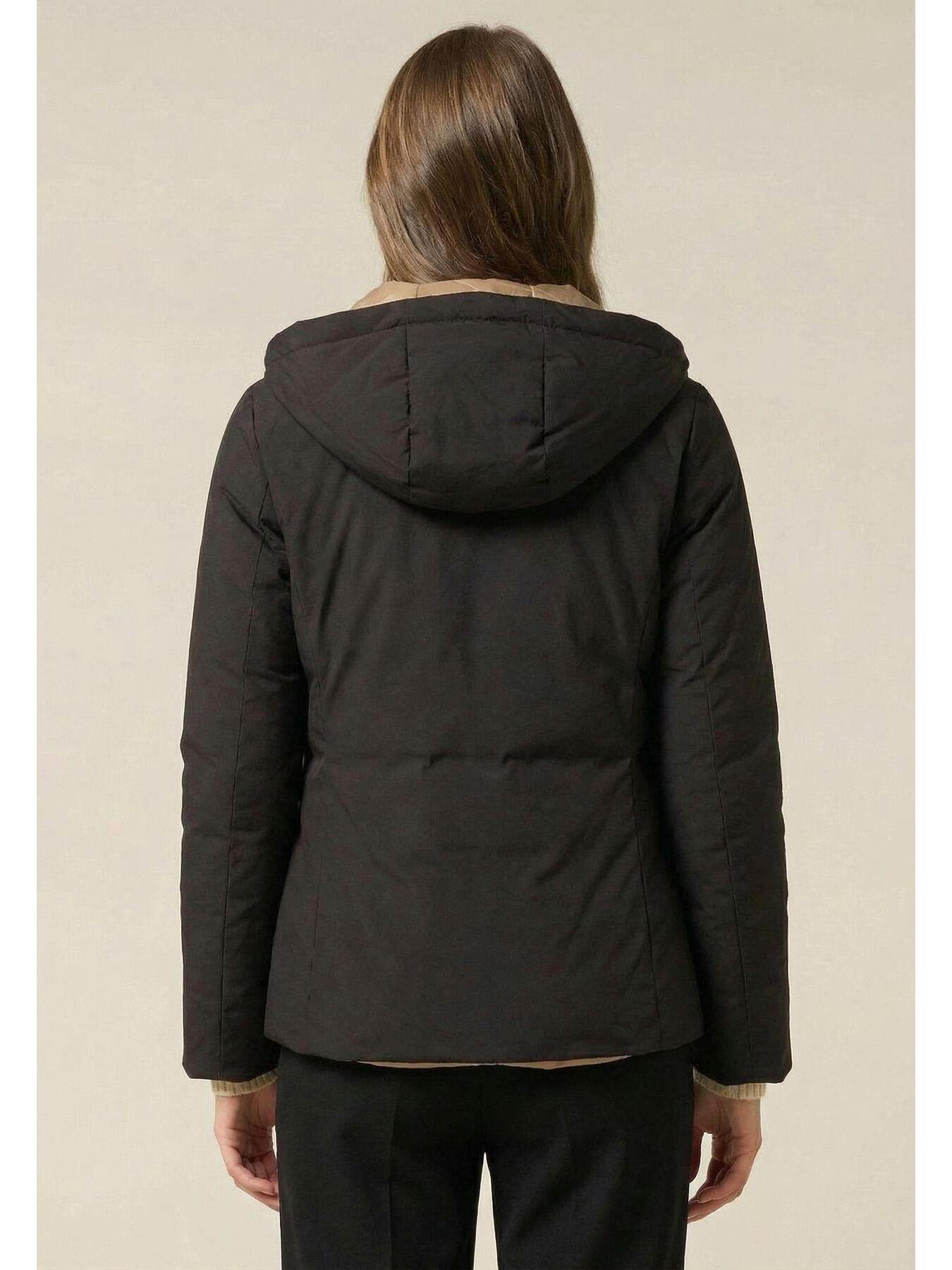 Leichte kurze Daunenjacke mit Kapuze image number 1