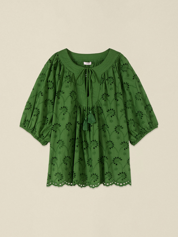 Bluse aus Lochstickerei