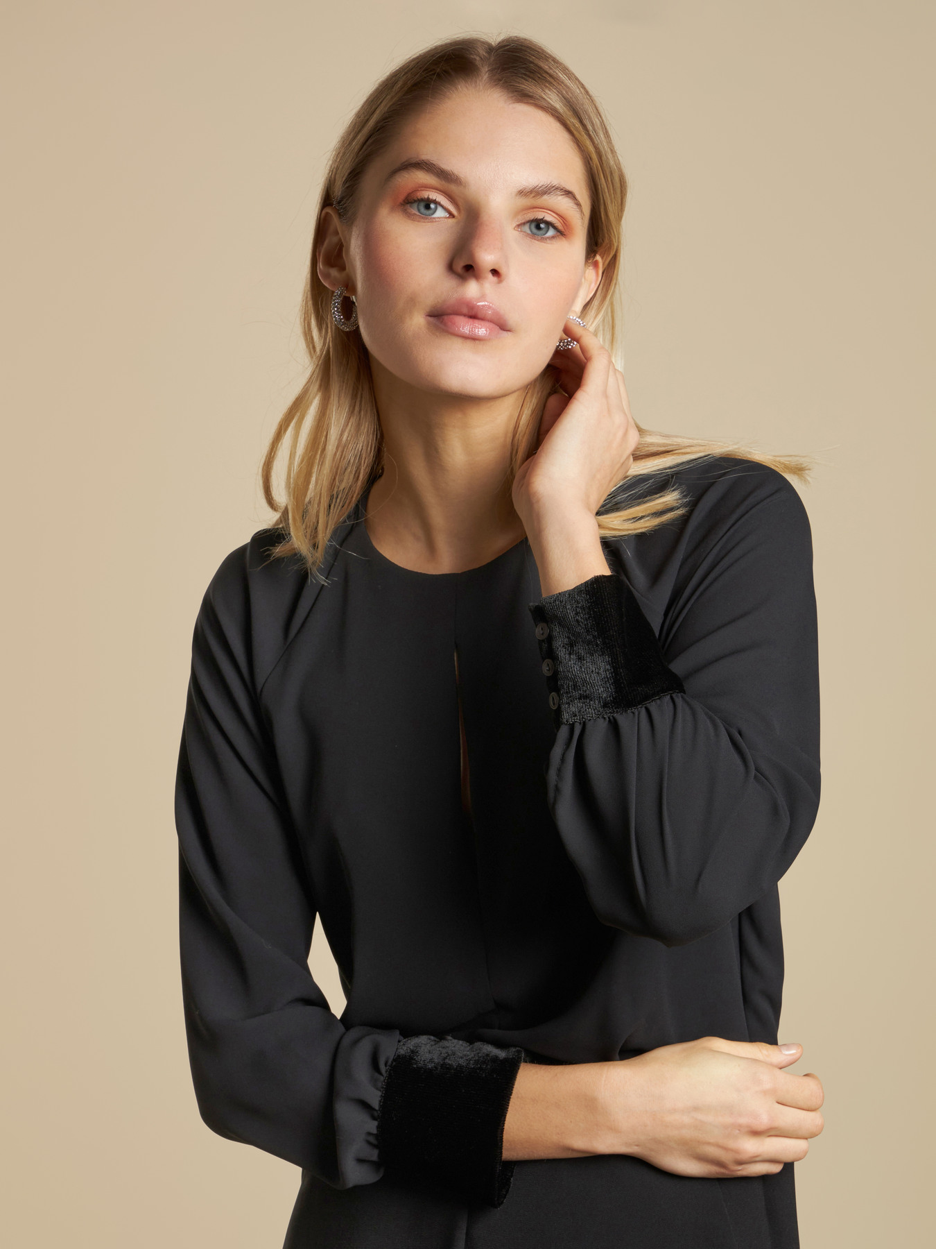 Tuta con polsini in ciniglia image number 2