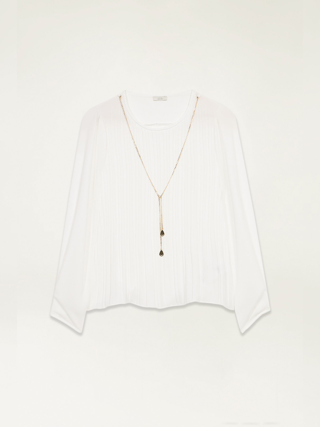 Blusa pliss&eacute; con catena image number 4
