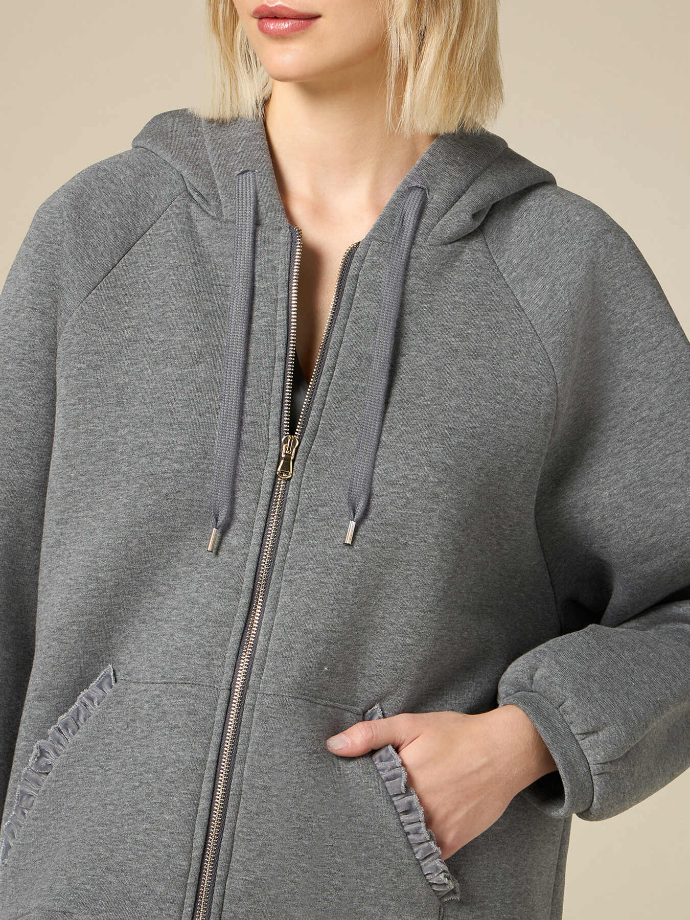 Felpa boxy con rouches in velluto image number 2