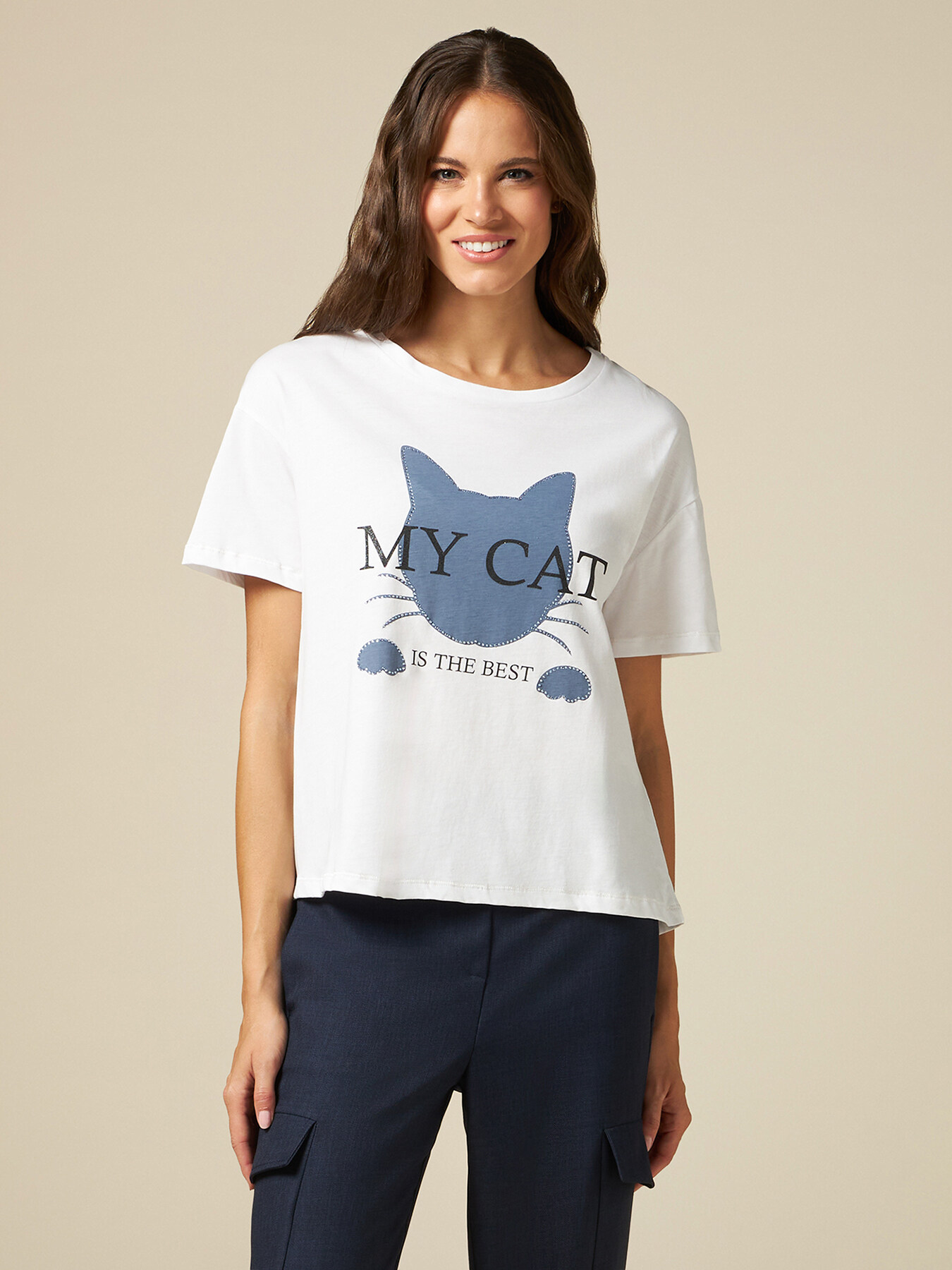 Camiseta de algod&oacute;n con estampado y pedrer&iacute;a image number 0